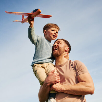 den dětí na letišti