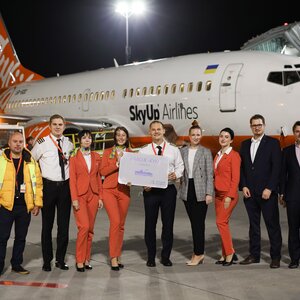 Posádka inauguračního letu aerolinky SkyUp, Foto: LP