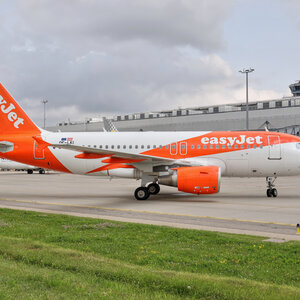 Letadlo společnosti easyJet v Praze