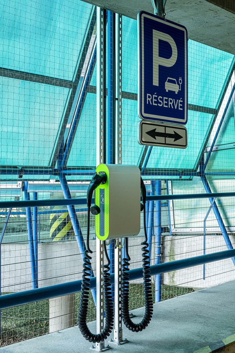 Nabíjení elektromobilů Letiště Praha AeroParking